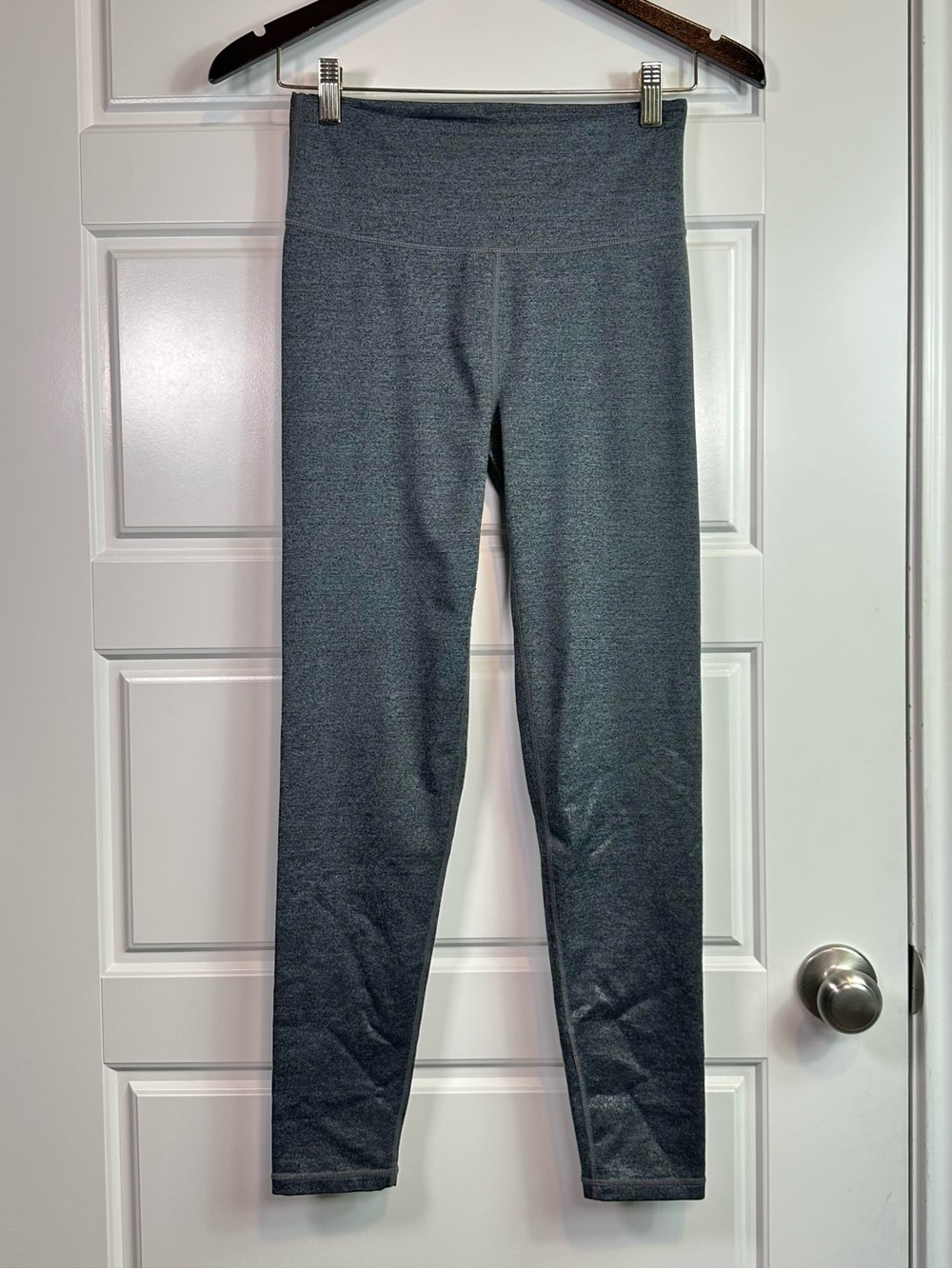 Lilly Pulitzer Luxletic Weekender High Rise Leggings Gray Metallic Print Size S - Picture 2 of 11